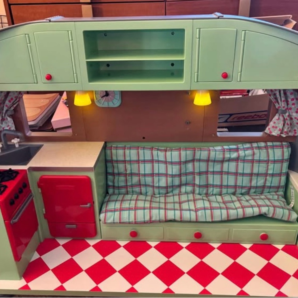 American Girl Mary Ellen’s Airstream Camper